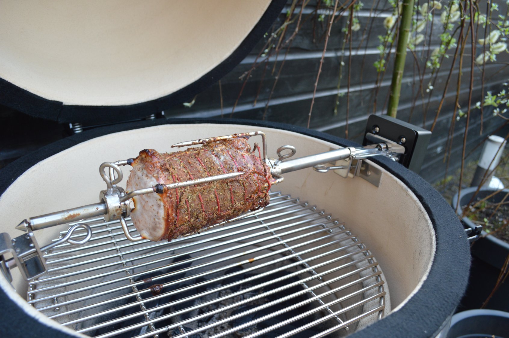 Review De Grill Guru classic Medium met Rotisserie Just for Koks.nl