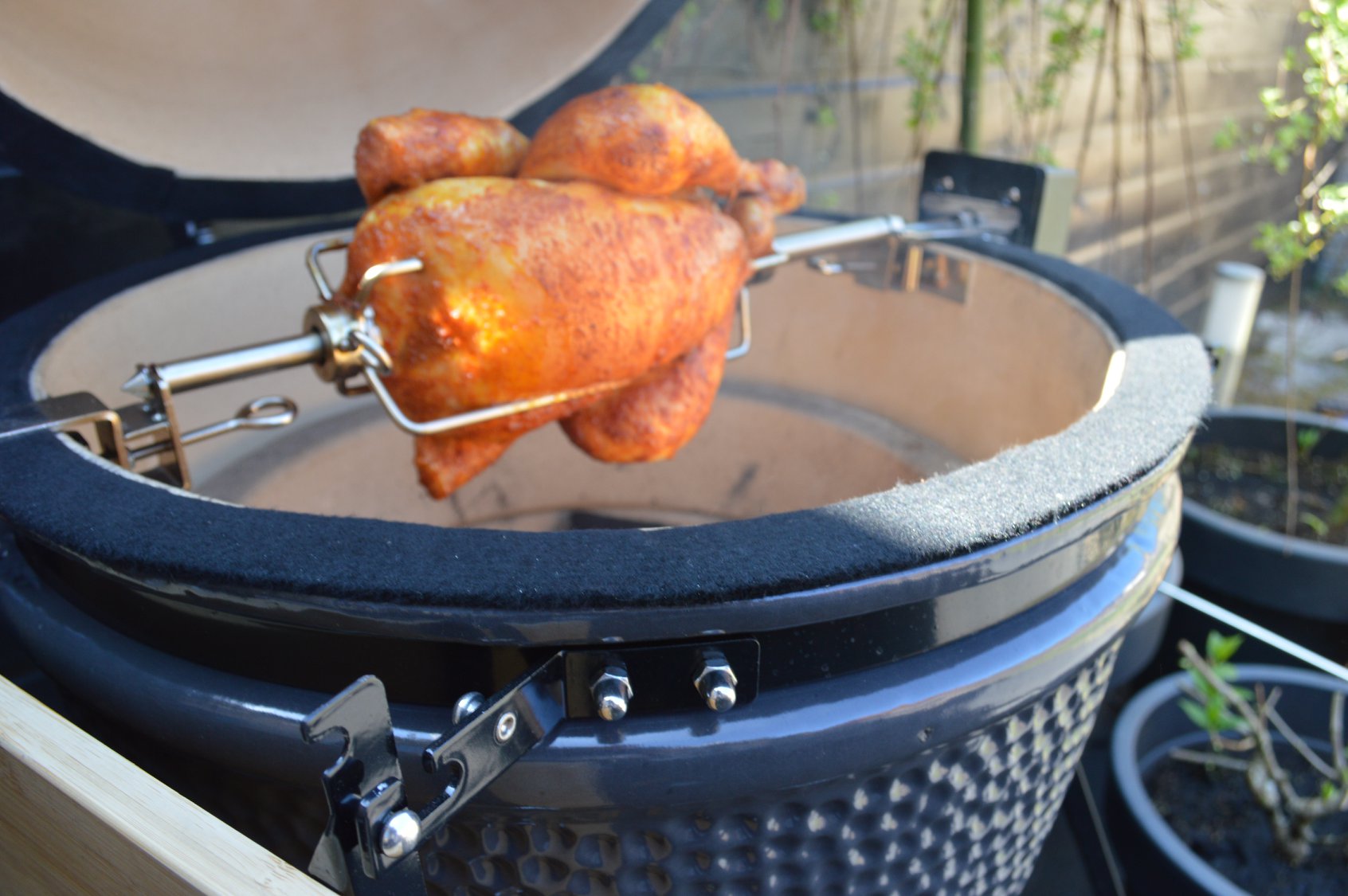 Review De Grill Guru classic Medium met Rotisserie Just for Koks.nl