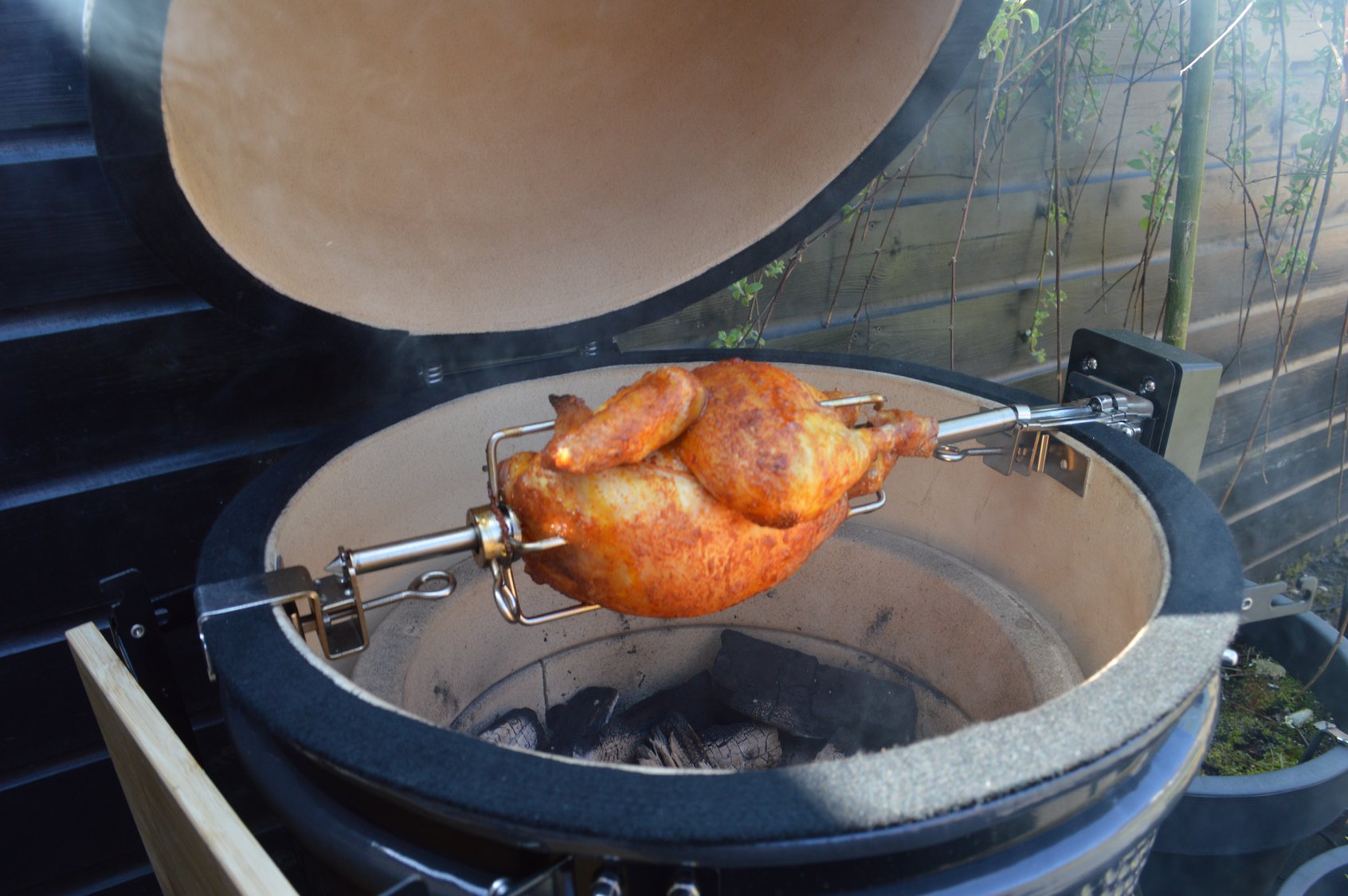 Review De Grill Guru classic Medium met Rotisserie Just for Koks.nl